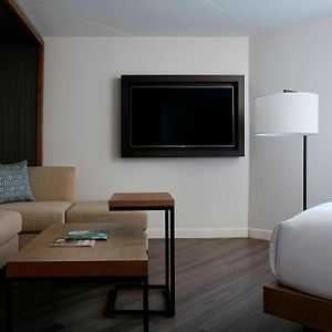 Corner King Larger Guest room 1 King Corner room